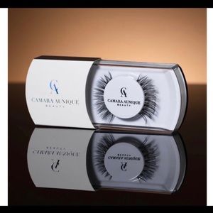 Camara Aunique “Mary” lashes